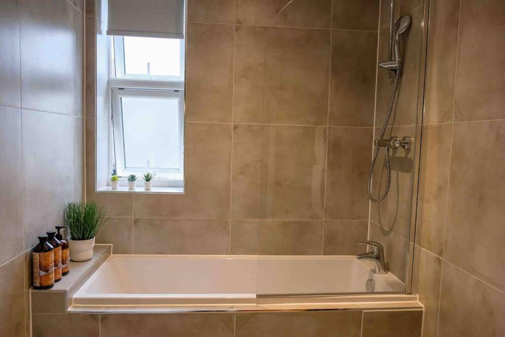 Garden Of Eden 1 Bedroom Flat In Fishponds Bristol Exterior photo